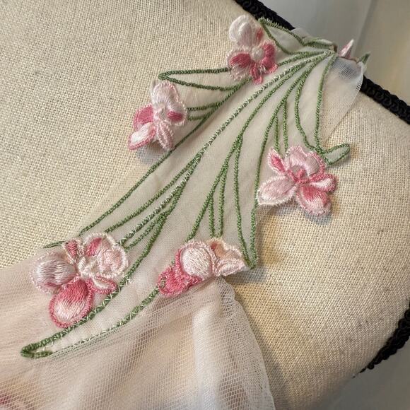 VTG Munsingwear Pink Embroidered Floral Sleeveless Mesh Sheer Nightgown Size 36 - Picture 7 of 10